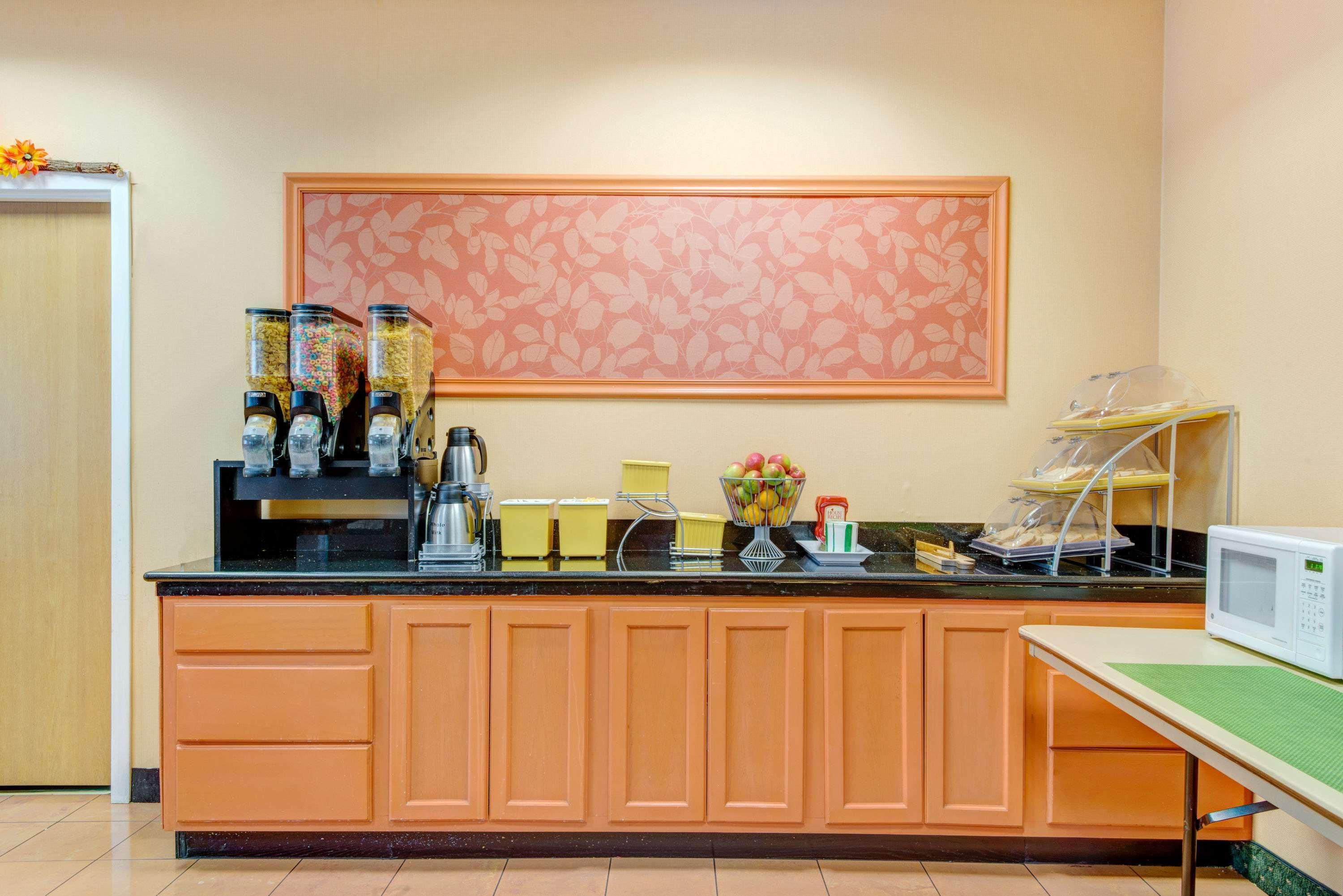 Days Hotel By Wyndham Methuen Ma Conference Center Zewnętrze zdjęcie